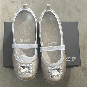 Kenneth Cole Reaction Silver Ballet Flats / Loafers Shoe for Girls / Kids NWT